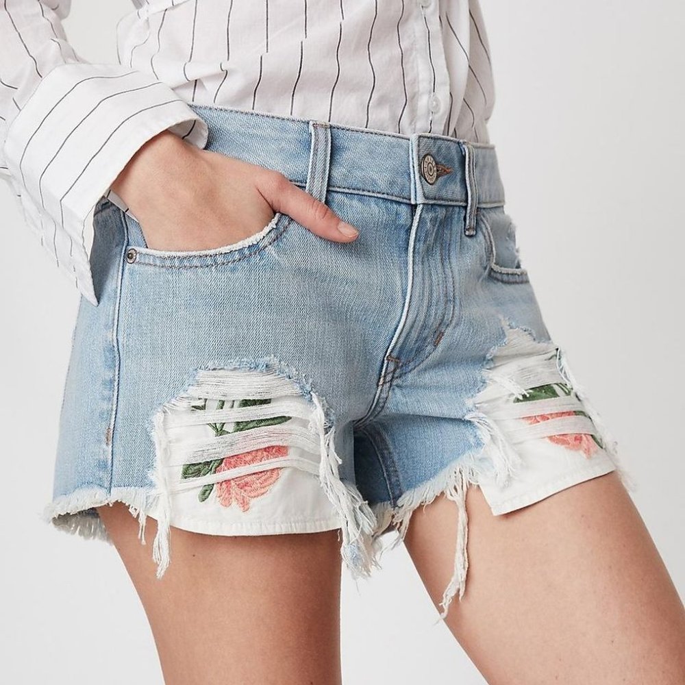 Denim Shorts With Flower Embroidered Pockets